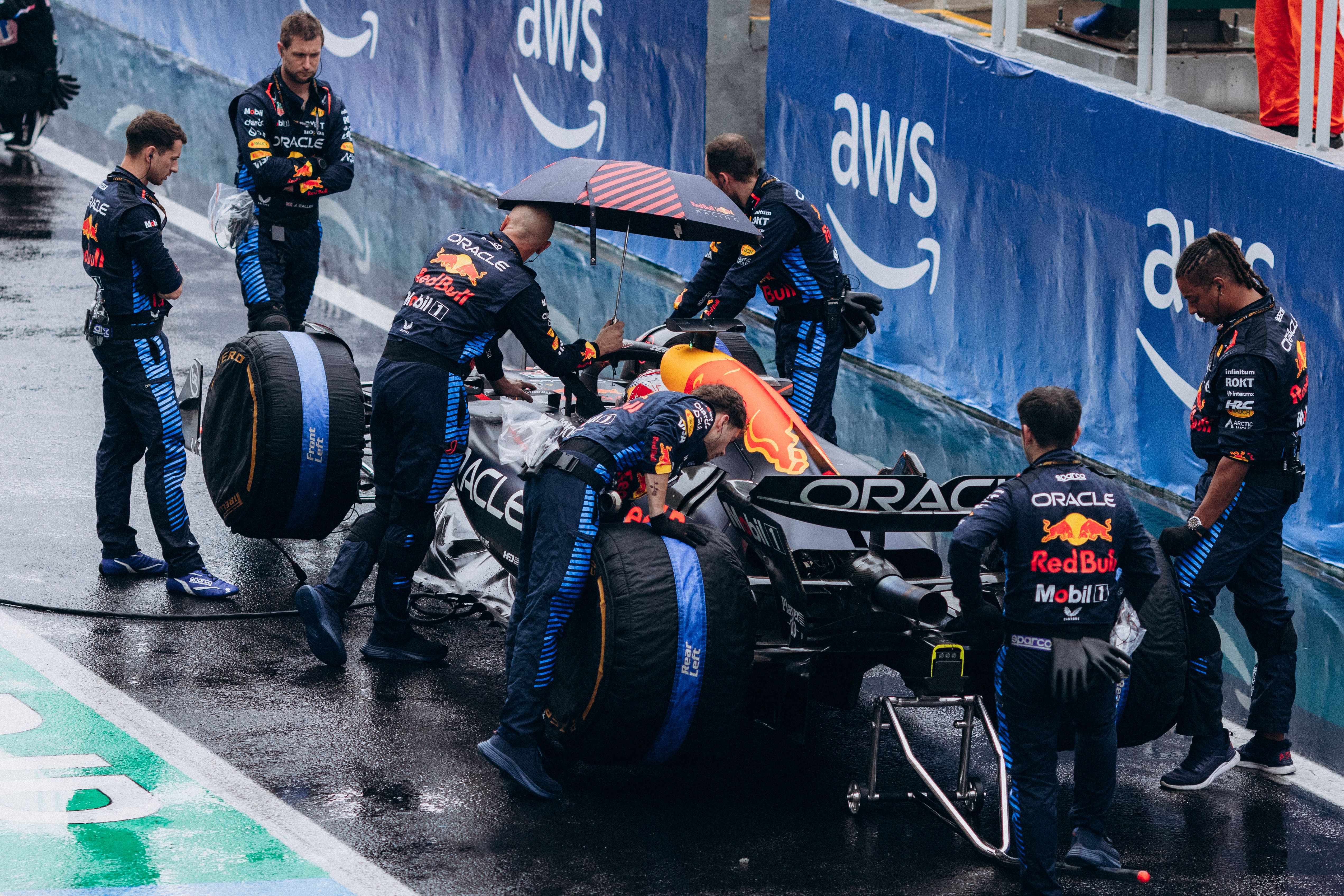 Formula 1 pit stop showcasing team coordination and fan excitement